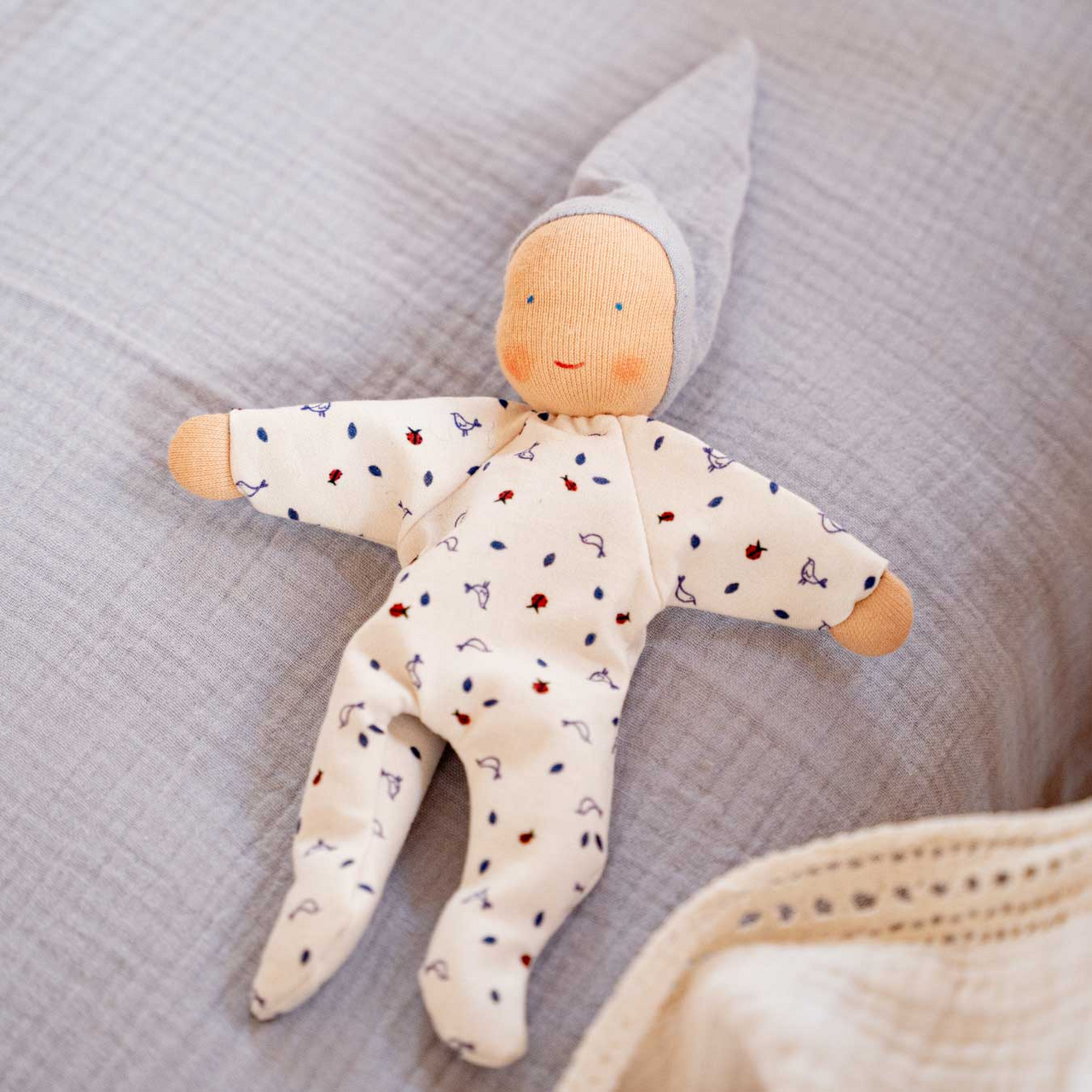 Waldorfpuppe NINI Morgentau Waldorfpuppe NINI Morgentau