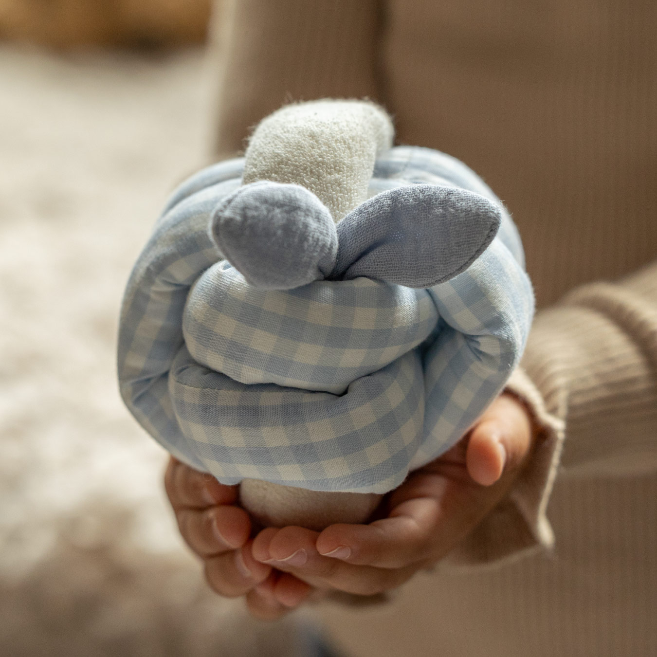 KNOT BALL mit Glocke kariert