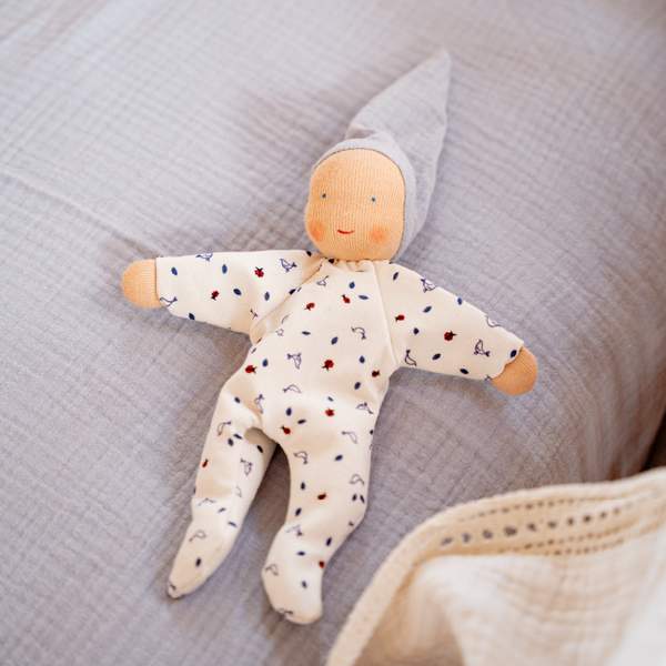 Waldorfpuppe NINI Morgentau