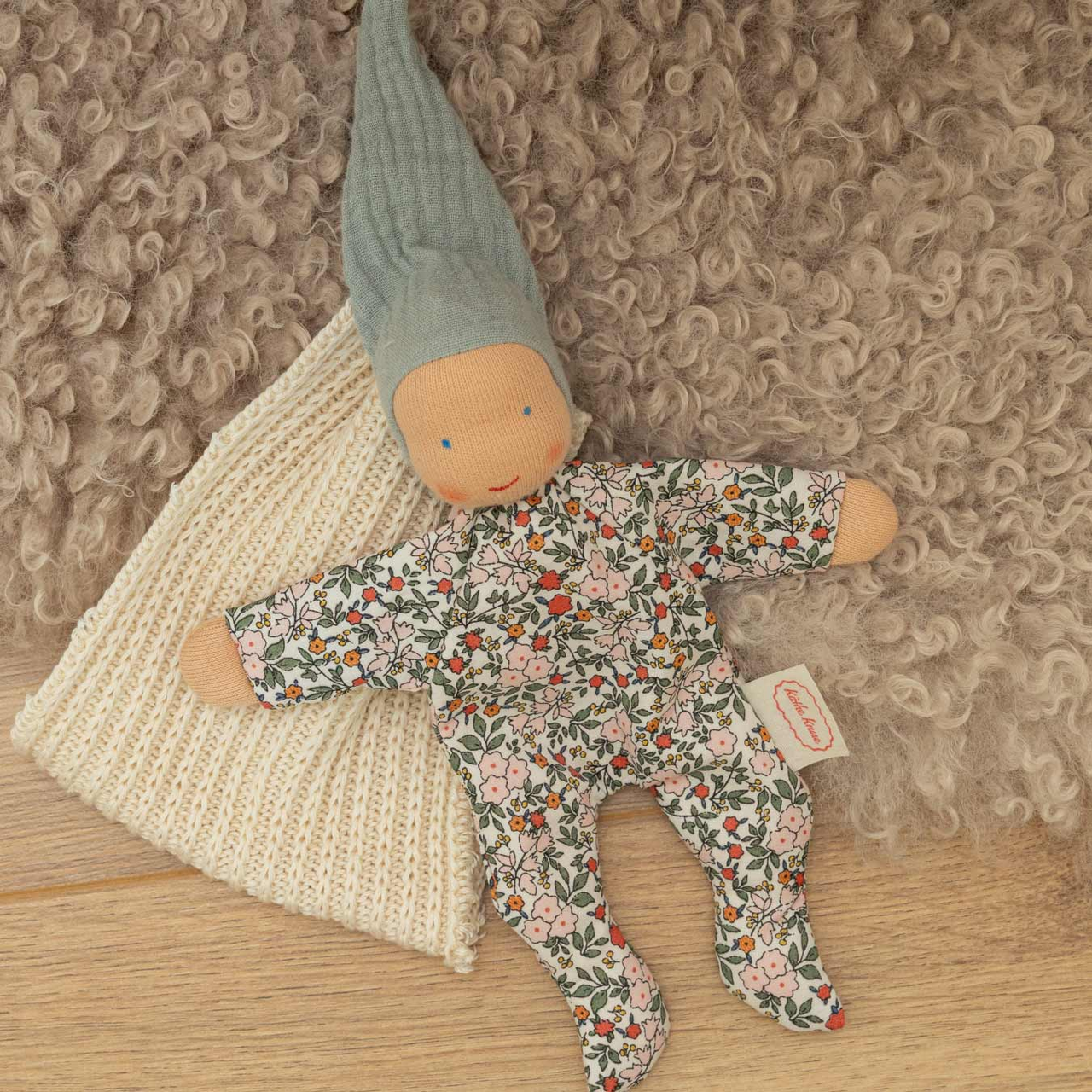 Waldorfpuppe NINI Federleicht Waldorfpuppe NINI Federleicht